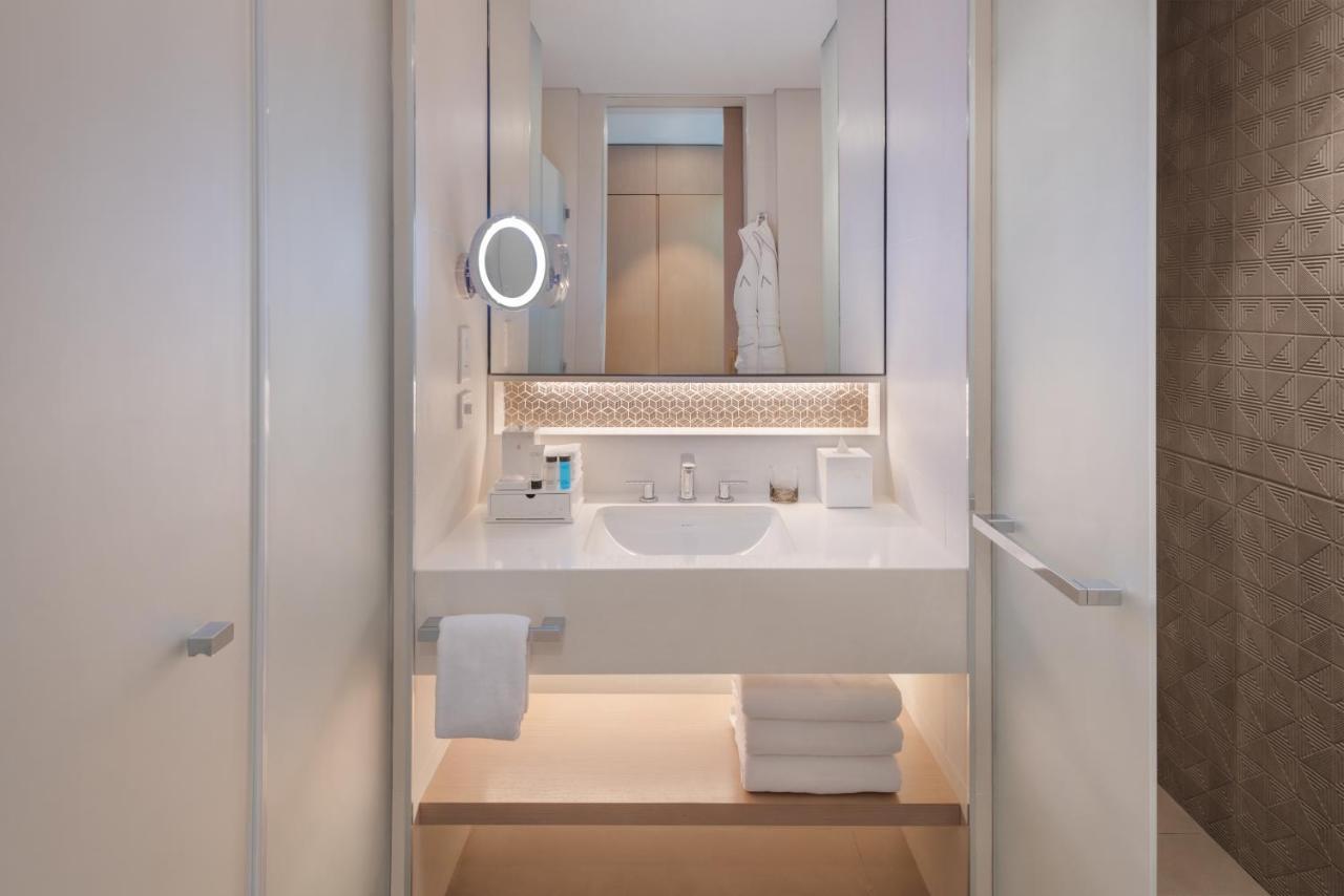 Palace Beach Resort Fujairah Bagian luar foto Bathroom