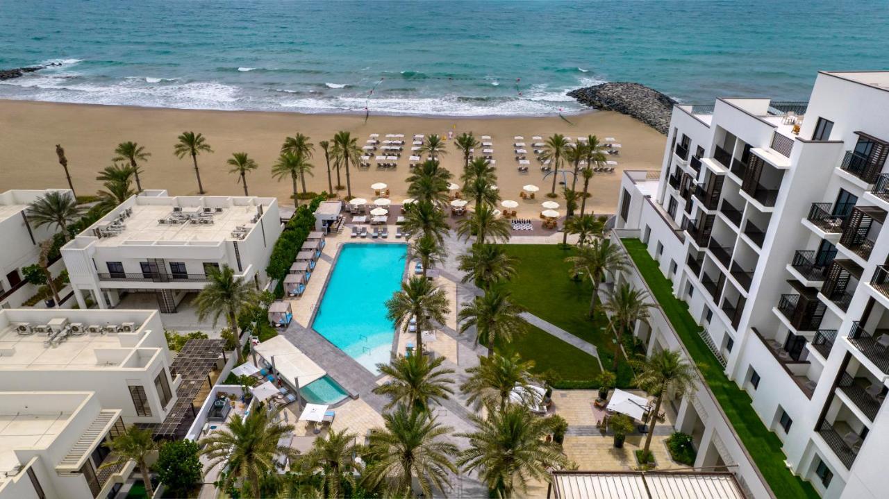 Palace Beach Resort Fujairah Bagian luar foto Aerial view of the hotel