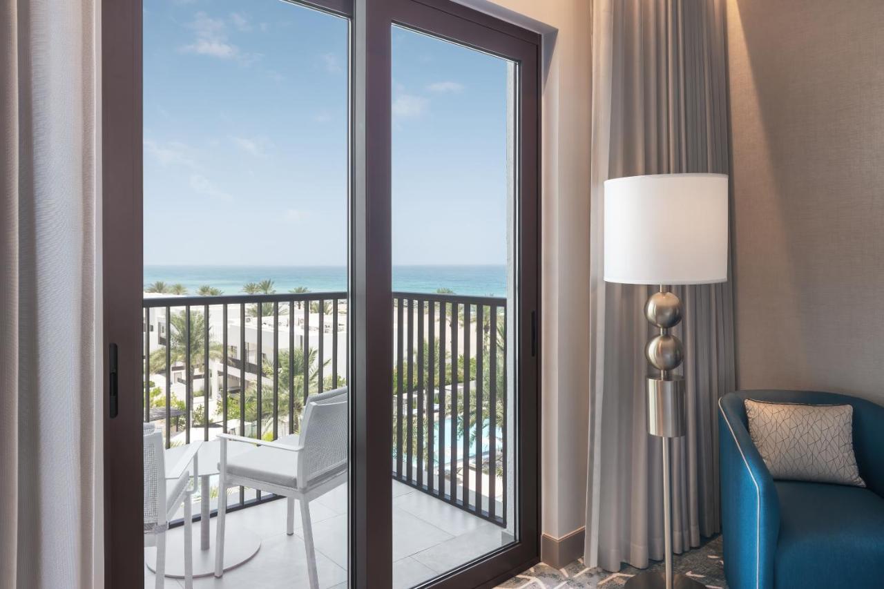 Palace Beach Resort Fujairah Bagian luar foto A room at the Hilton San Diego Bayfront